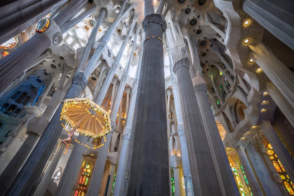 la sagrada família, cathedral, columns-915071.jpg